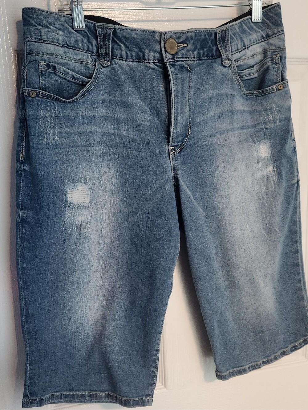Democracy "Ab"leisure  Diatressed Denim Longer Length Shorts Size 16
